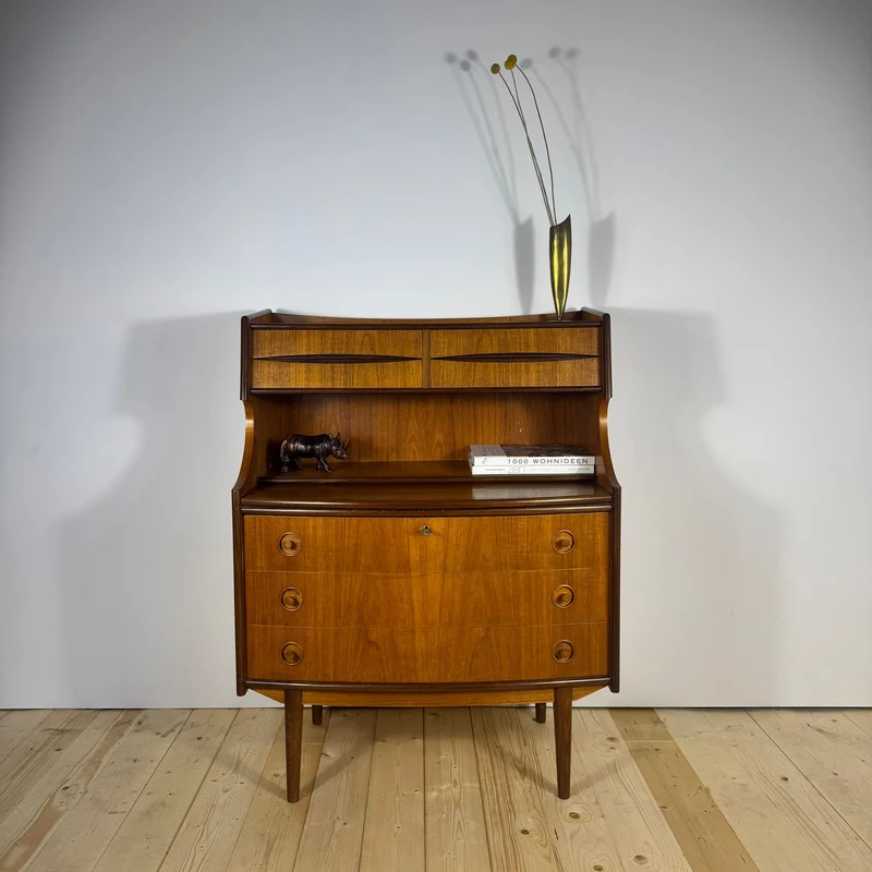 Mobile Danese in Teak con Cassetti e Scrittoio Estraibile – 1960