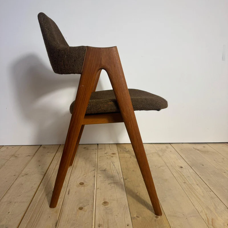 Sedia “Compass” in Teak di Kai Kristiansen – Design Scandinavo Mid-Century