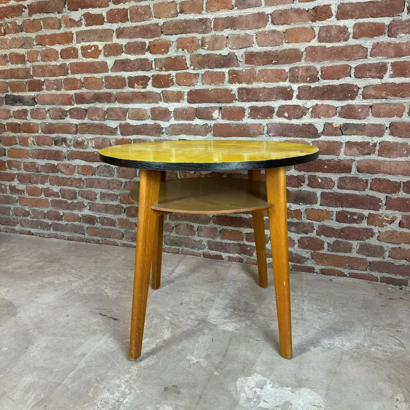 Tavolino Vintage Smaltato con Ripiano – Design Cecoslovacco (Anni '60)