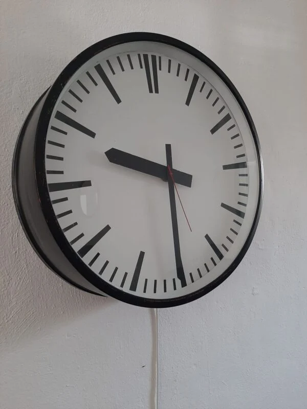 Orologio Industriale da Muro – Design Vintage e Funzionale