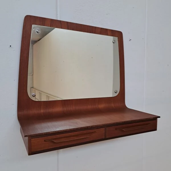 Specchio con cassetti di Johannes Anderson