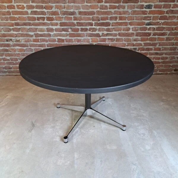 Tavolino Charles & Ray Eames per Vitra, anni ’60.