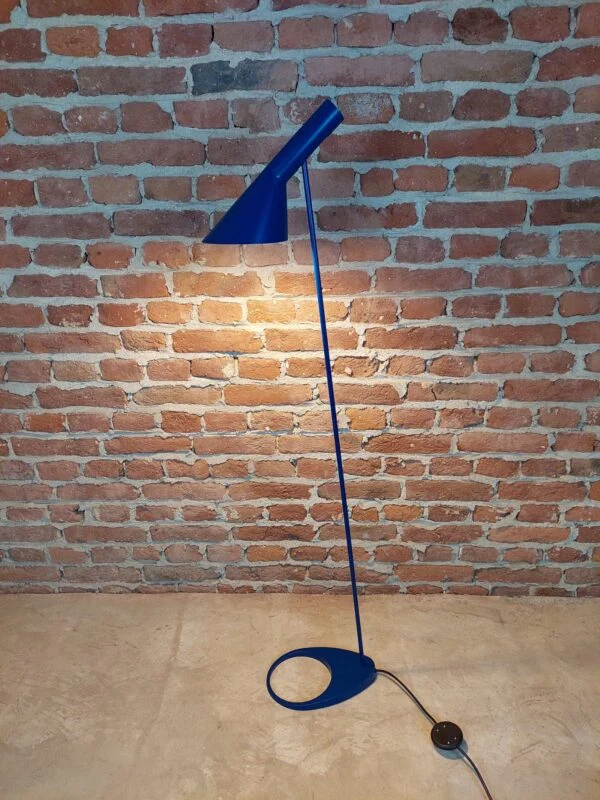 AJ Floor – Lampada da Terra di Arne Jacobsen (Danimarca)