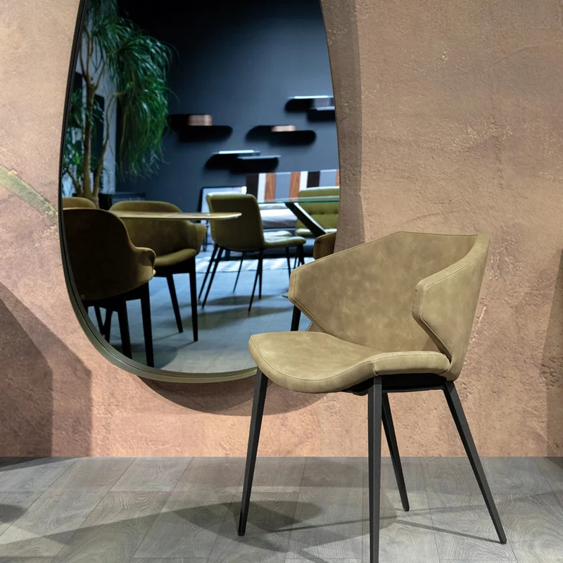 Elegant Glam Chair | Luxurious Comfort & Timeless Style