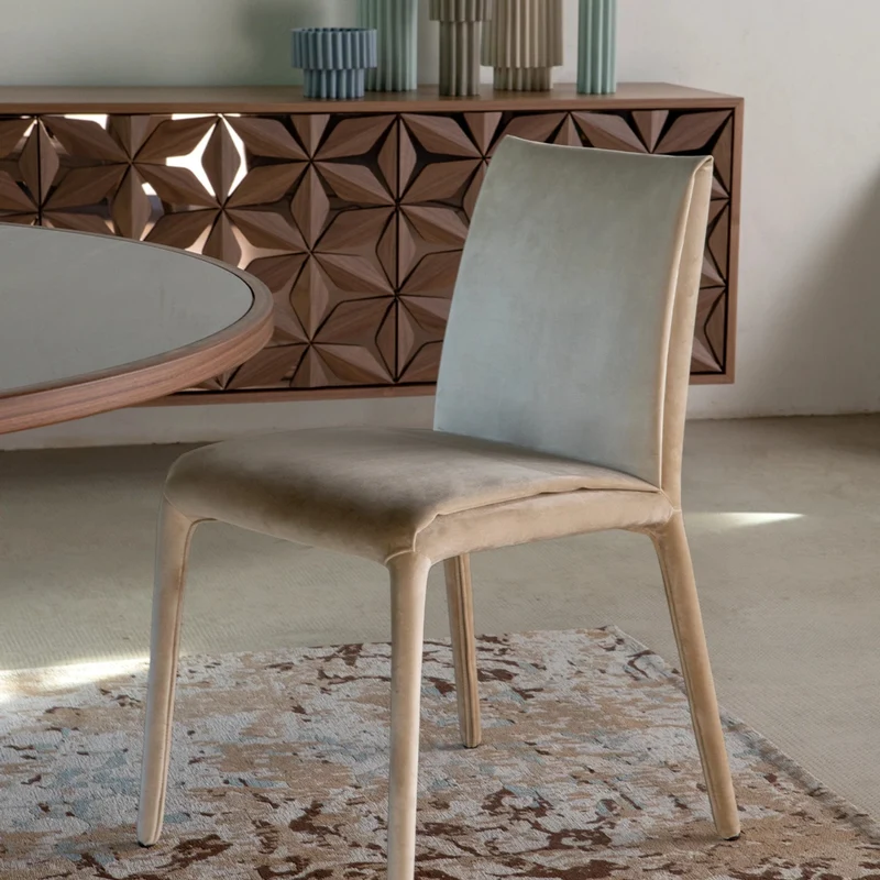 Lisa Modern Comfort Chair | Timeless & Elegant Design