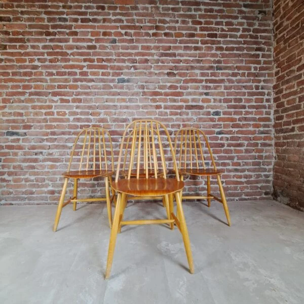 Set di Quattro Sedie Vintage in Legno – Svezia (1960)