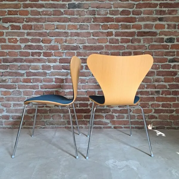 Set di Sei Sedie “Sjuan” di Arne Jacobsen per Fritz Hansen – Design Iconico