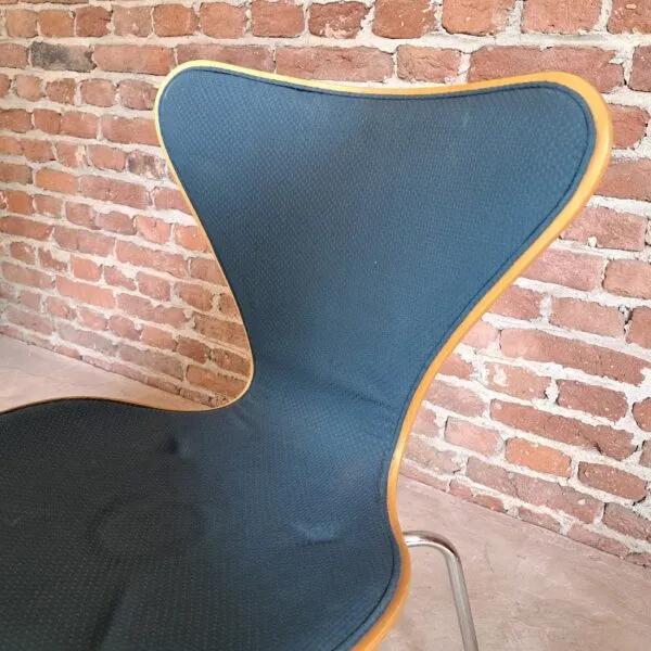 Set di Sei Sedie “Sjuan” di Arne Jacobsen per Fritz Hansen – Design Iconico