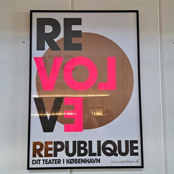 Poster con Cornice Artigianale in Vetro – Design Danese