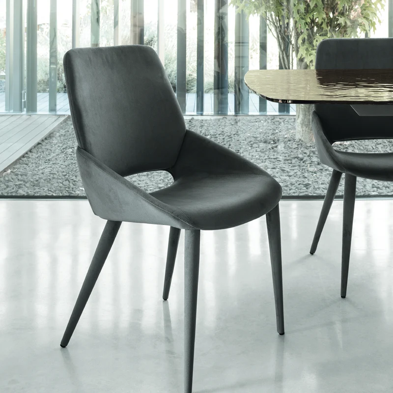 Portland Elegant Chair