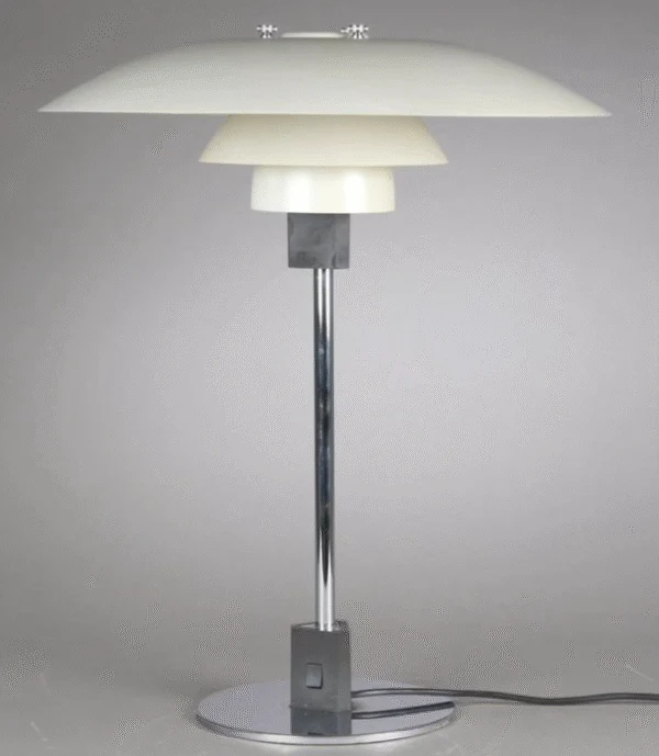 Lampada da tavolo di Poul Henningsen, “PH 4/3”, Louis Poulsen, Danimarca