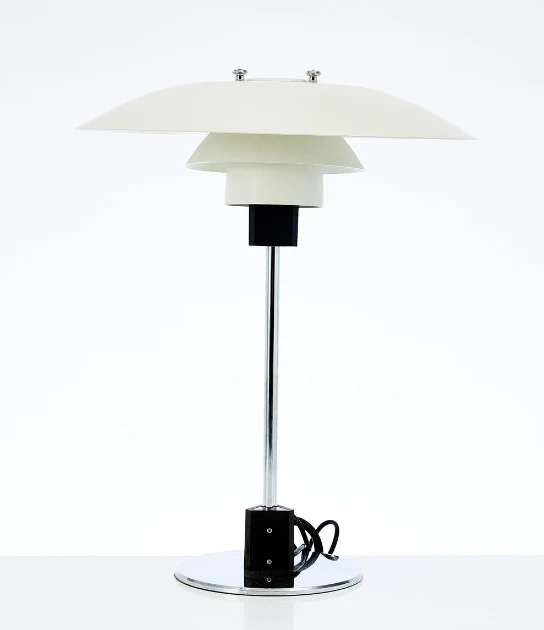 Lampada da tavolo di Poul Henningsen, “PH 4/3”, Louis Poulsen, Danimarca