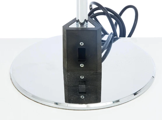 Lampada da tavolo di Poul Henningsen, “PH 4/3”, Louis Poulsen, Danimarca