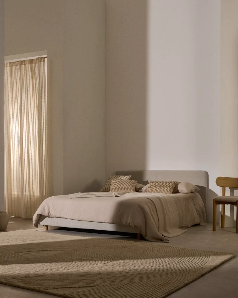 Letto sfoderabile Valma ciniglia perla con piedi in legno massello di faggio per materasso 160 x 200 cm