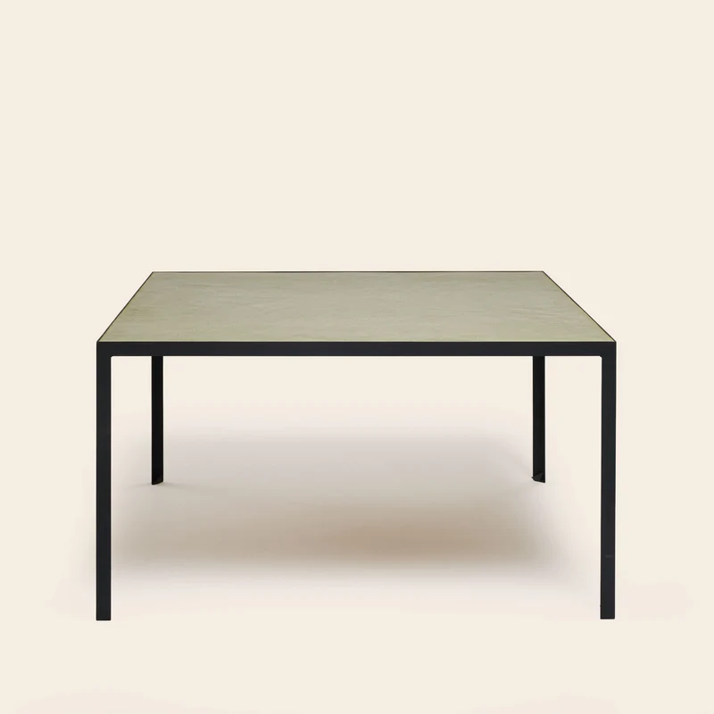 Table à manger ORELIA argile verte et métal noir