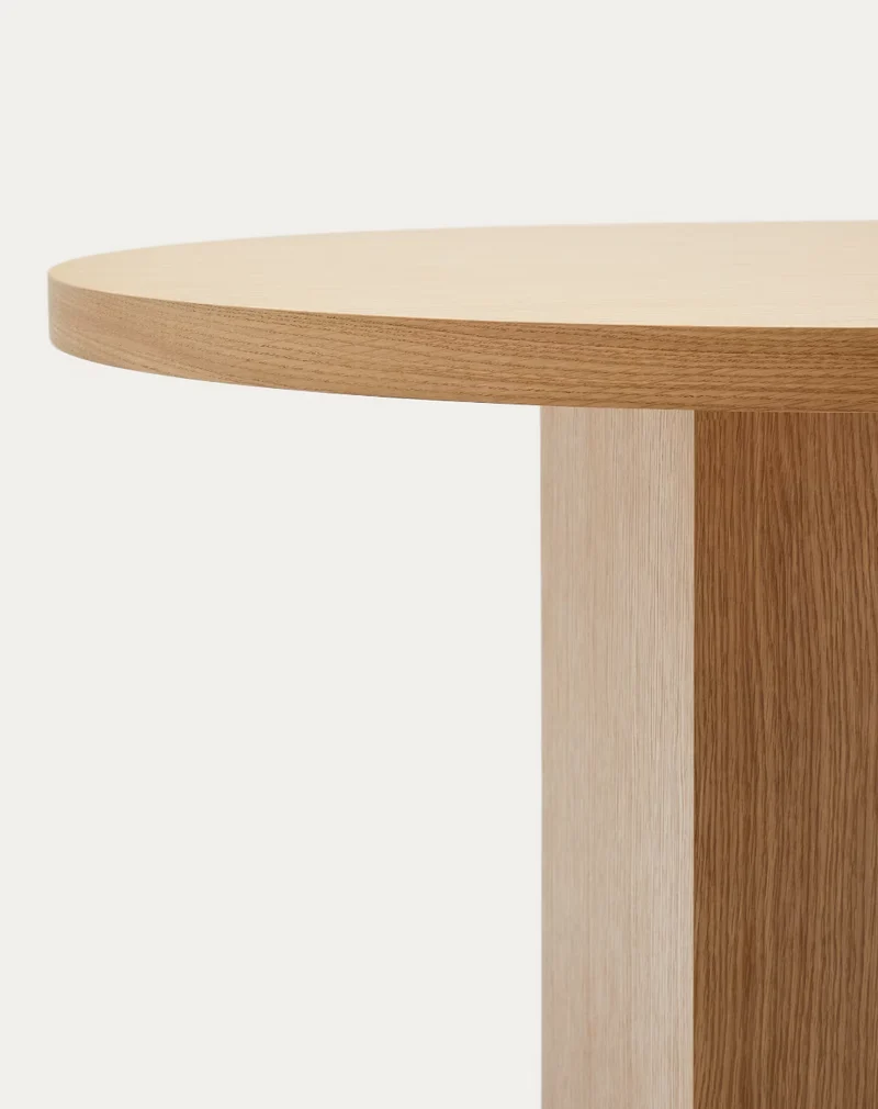 Tavolo Nealy con impiallacciatura in rovere e finitura naturale 240 x 100 cm