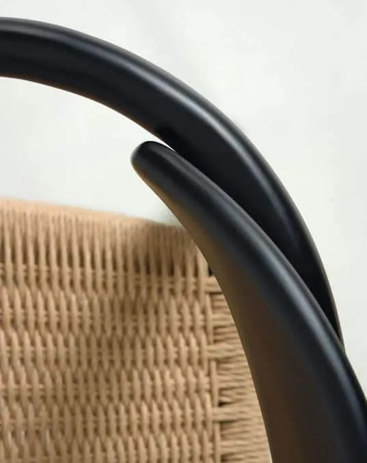 Sedia NINA in legno massello di eucalipto con finitura nera e corda beige
