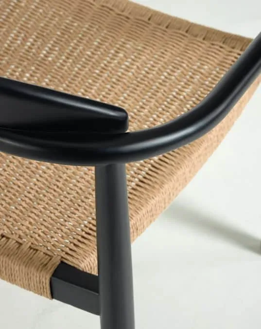 Sedia NINA in legno massello di eucalipto con finitura nera e corda beige