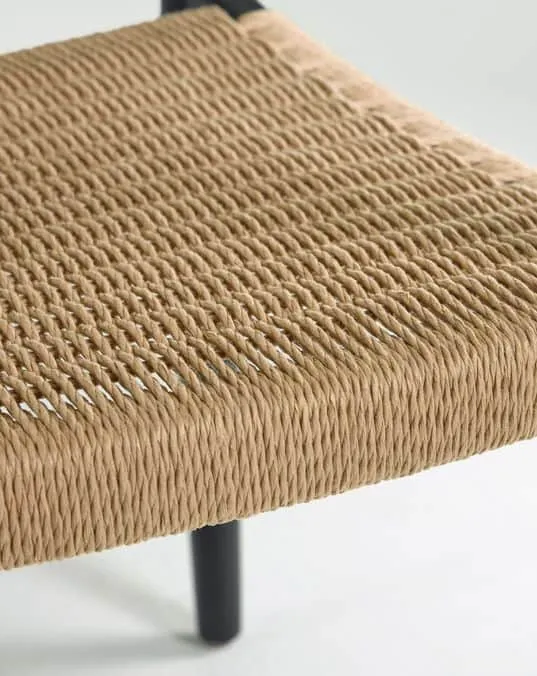 Sedia NINA in legno massello di eucalipto con finitura nera e corda beige