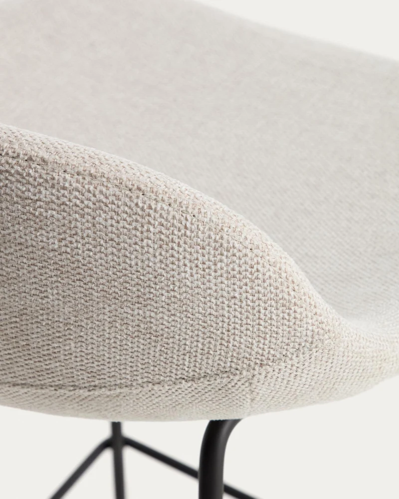 Hocker Zahara mit beiger Chenille und Stahlbeinen mit schwarzem Finish, 65 cm, FSC 100 %