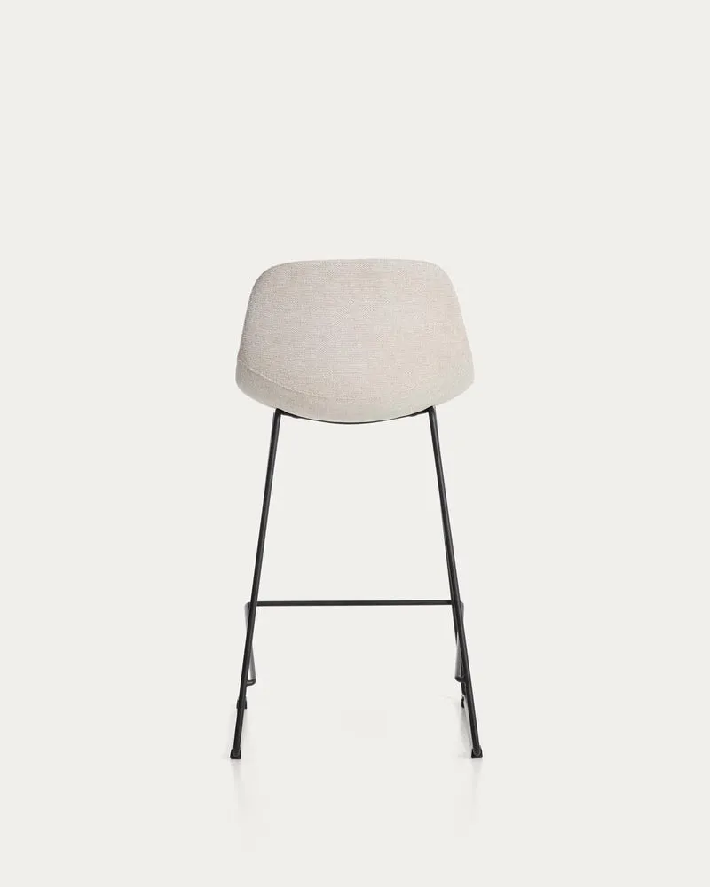 Hocker Zahara mit beiger Chenille und Stahlbeinen mit schwarzem Finish, 65 cm, FSC 100 %