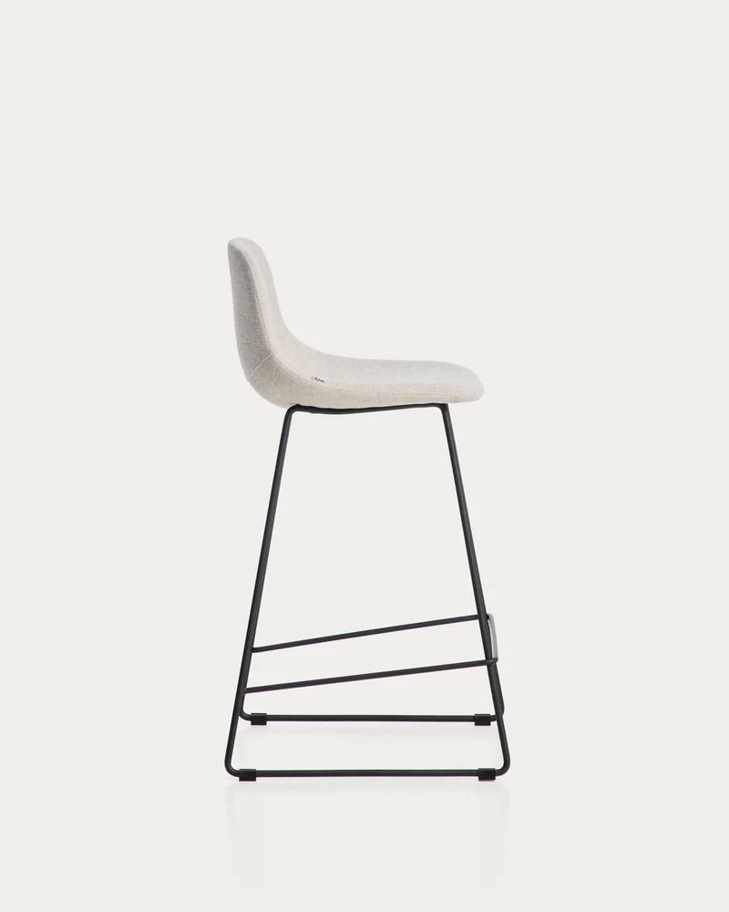 Hocker Zahara mit beiger Chenille und Stahlbeinen mit schwarzem Finish, 76 cm, FSC 100 %
