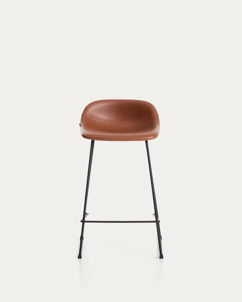 Hocker Zahara mit braunem Polyurethan und Stahlbeinen mit schwarzem Finish, 65 cm, FSC 100
