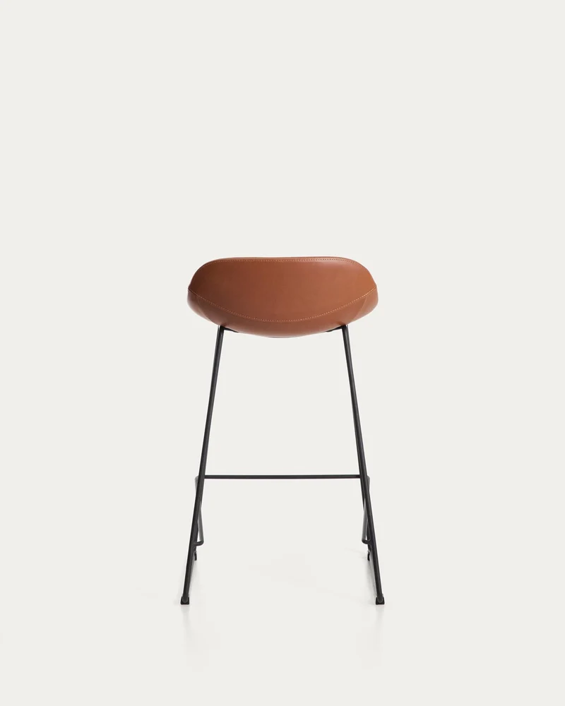 Hocker Zahara mit braunem Polyurethan und Stahlbeinen mit schwarzem Finish, 65 cm, FSC 100