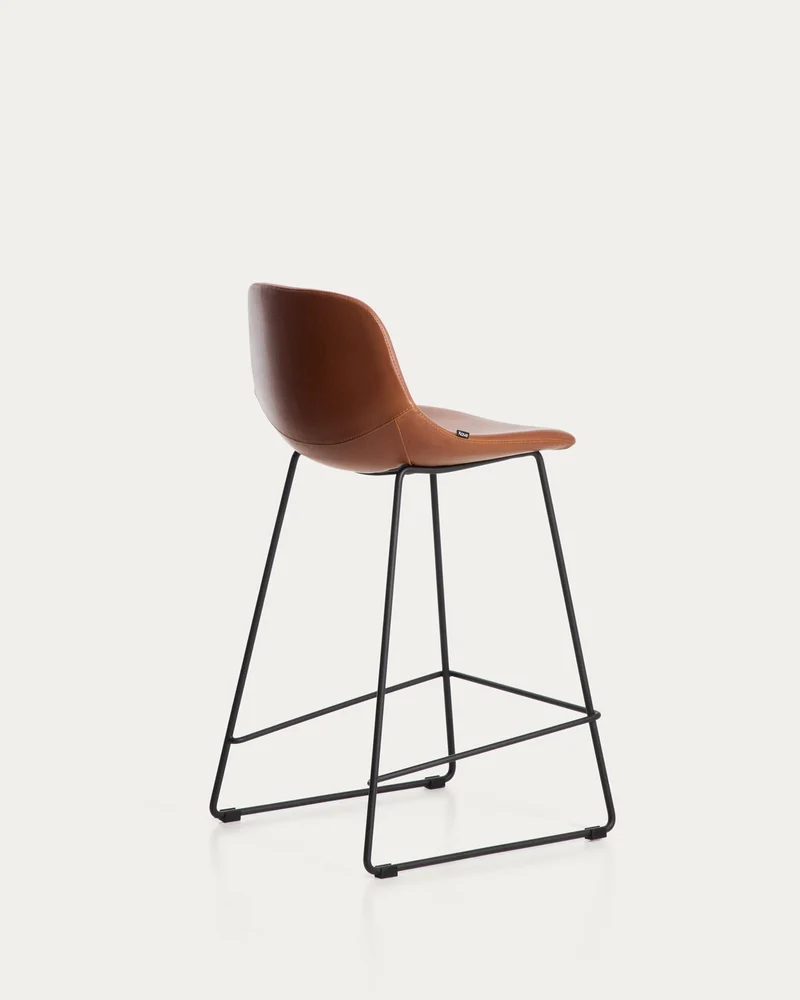 Hocker Zahara mit braunem Polyurethan und Stahlbeinen mit schwarzem Finish, 65 cm, FSC 100
