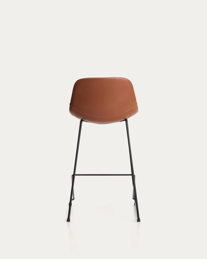Hocker Zahara mit braunem Polyurethan und Stahlbeinen mit schwarzem Finish, 65 cm, FSC 100
