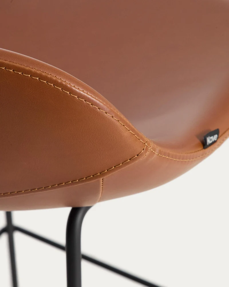 Hocker Zahara mit braunem Polyurethan und Stahlbeinen mit schwarzem Finish, 76 cm, FSC 100