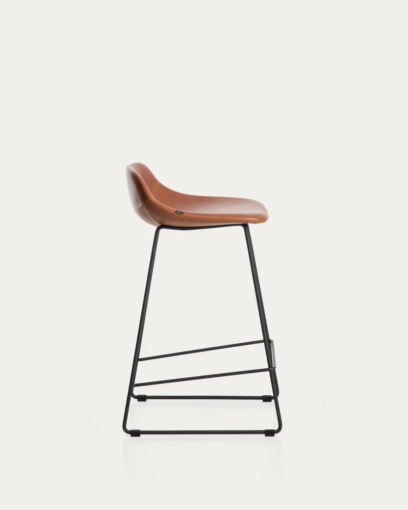 Hocker Zahara mit braunem Polyurethan und Stahlbeinen mit schwarzem Finish, 76 cm, FSC 100