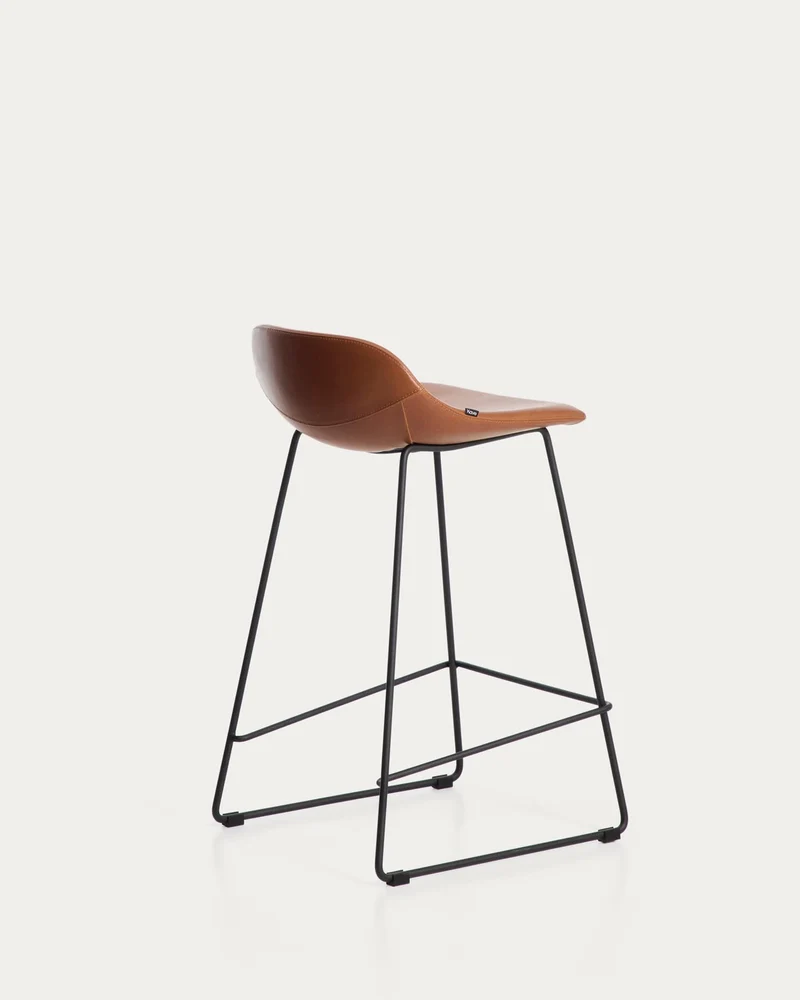 Hocker Zahara mit braunem Polyurethan und Stahlbeinen mit schwarzem Finish, 76 cm, FSC 100