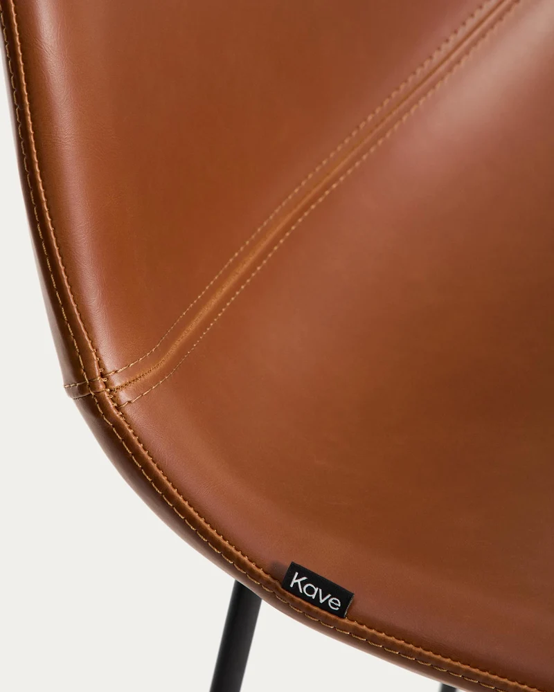 Hocker Zahara mit braunem Polyurethan und Stahlbeinen mit schwarzem Finish, 76 cm, FSC 100
