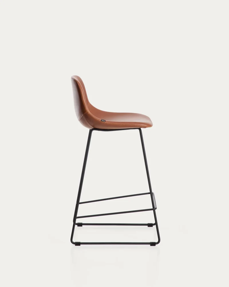 Hocker Zahara mit braunem Polyurethan und Stahlbeinen mit schwarzem Finish, 76 cm, FSC 100