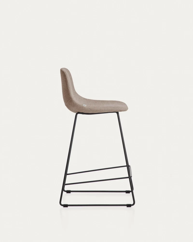 Hocker Zahara mit brauner Chenille und Stahlbeinen mit schwarzem Finish, 65 cm, FSC 100 %