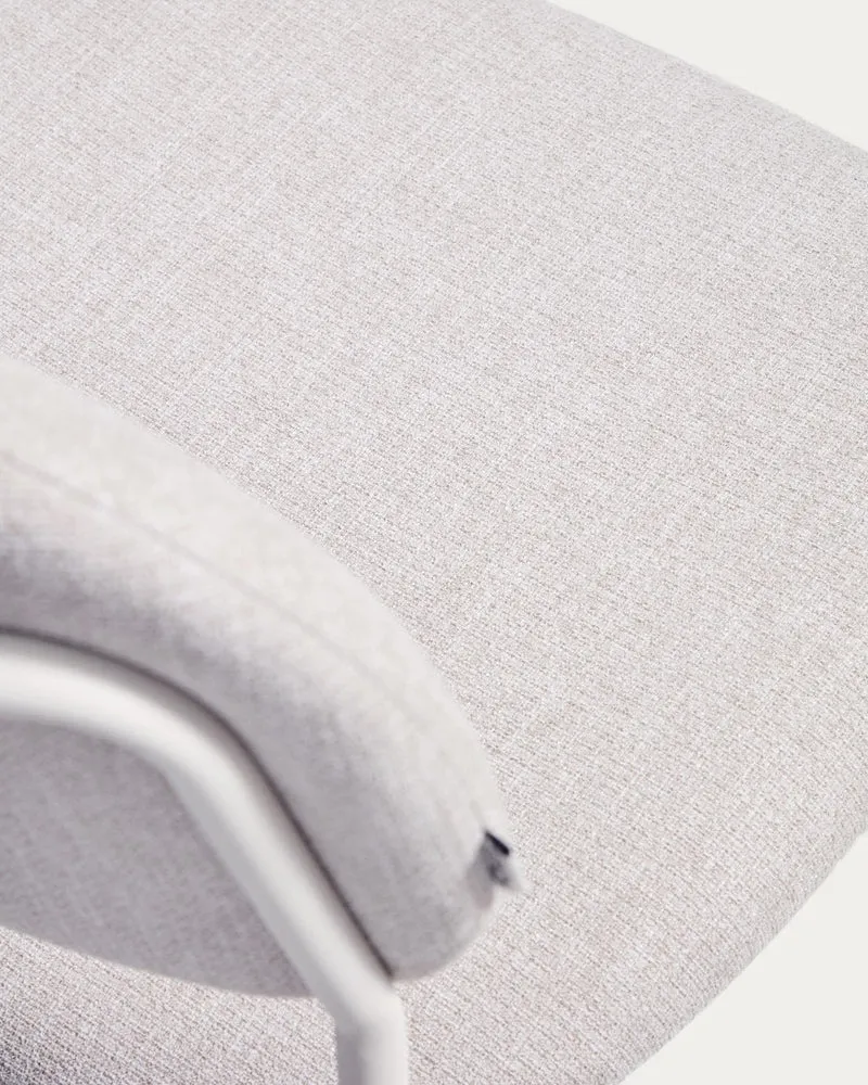 Stapelbarer Hocker Meli mit beiger Chenille und Beinen aus beigem Metall, FSC Mix Credit,