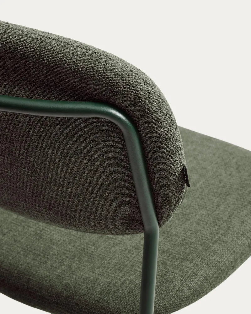Stapelbarer Hocker Meli mit grüner Chenille und Beinen aus grünem Metall, FSC Mix Credit,