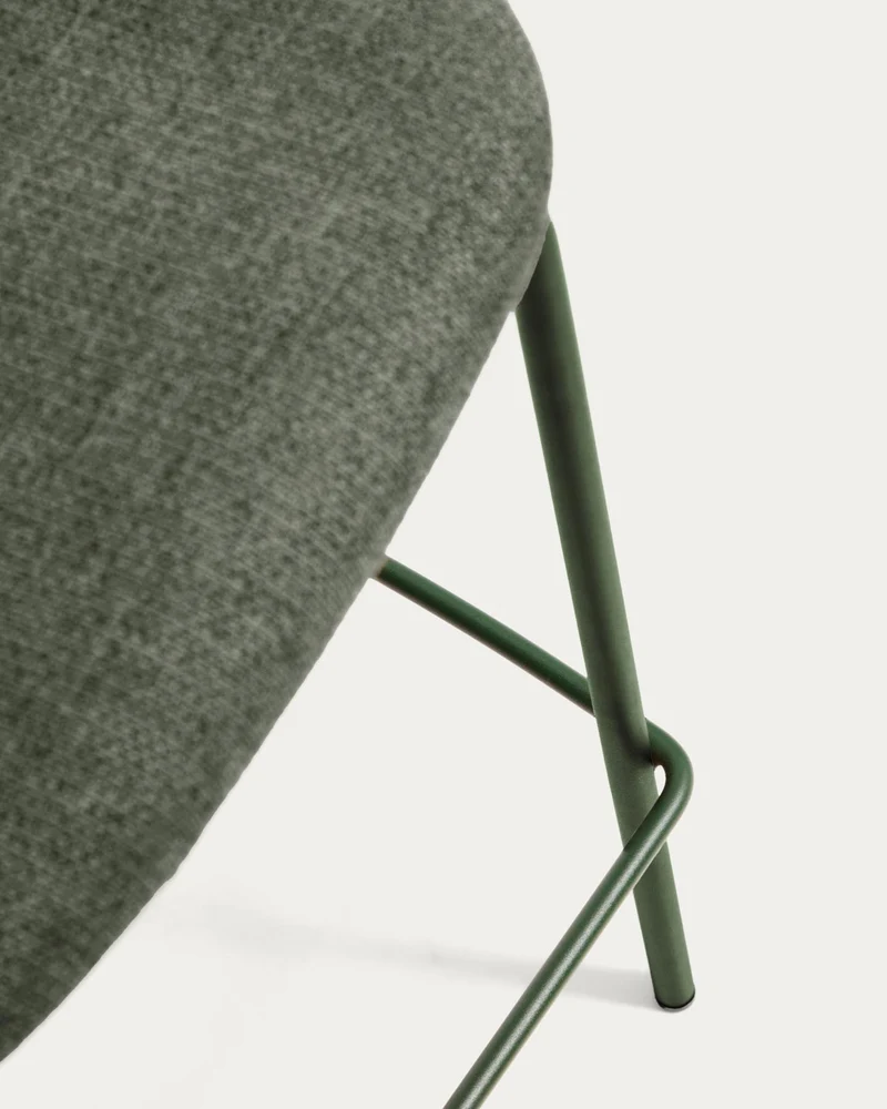 Stapelbarer Hocker Meli mit grüner Chenille und Beinen aus grünem Metall, FSC Mix Credit,