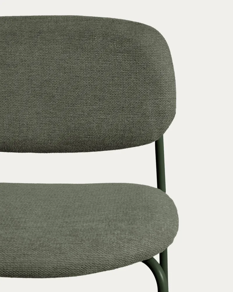 Stapelbarer Hocker Meli mit grüner Chenille und Beinen aus grünem Metall, FSC Mix Credit,
