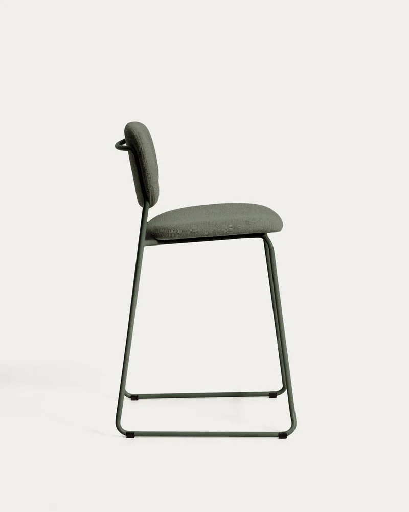 Stapelbarer Hocker Meli mit grüner Chenille und Beinen aus grünem Metall, FSC Mix Credit,