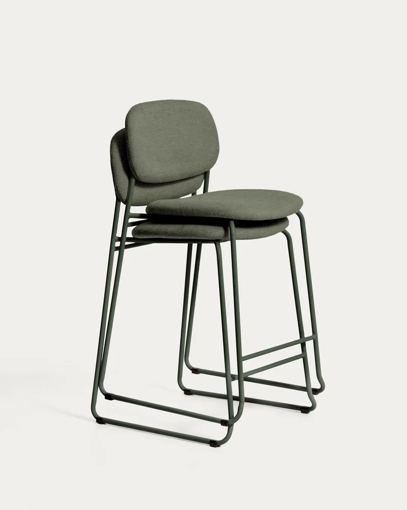Stapelbarer Hocker Meli mit grüner Chenille und Beinen aus grünem Metall, FSC Mix Credit,