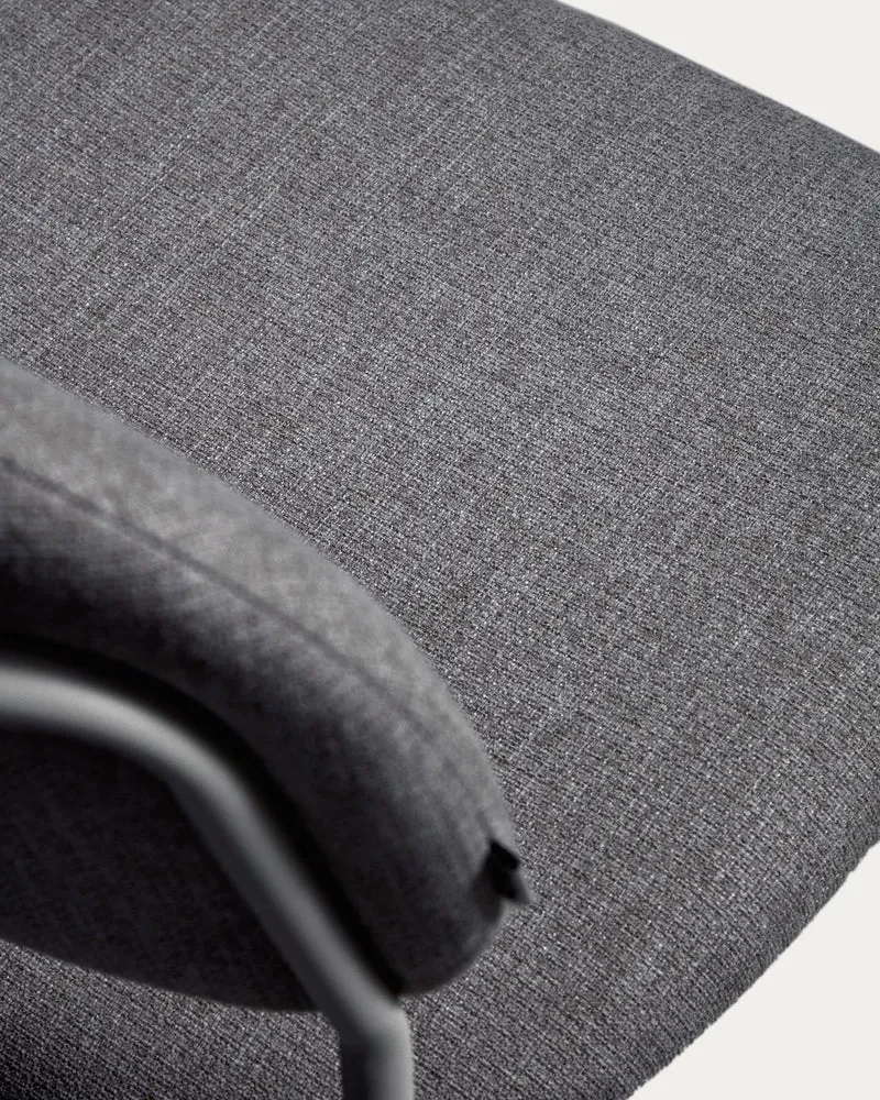 Stapelbarer Hocker Meli mit grauer Chenille und Beinen aus grauem Metall, FSC Mix Credit,