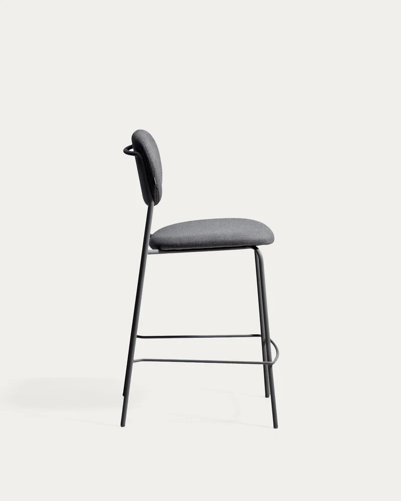 Stapelbarer Hocker Meli mit grauer Chenille und Beinen aus grauem Metall, FSC Mix Credit,