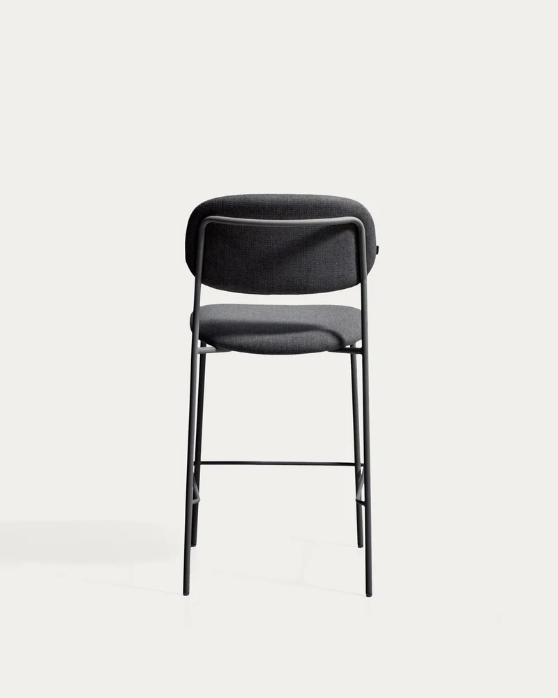 Stapelbarer Hocker Meli mit grauer Chenille und Beinen aus grauem Metall, FSC Mix Credit,