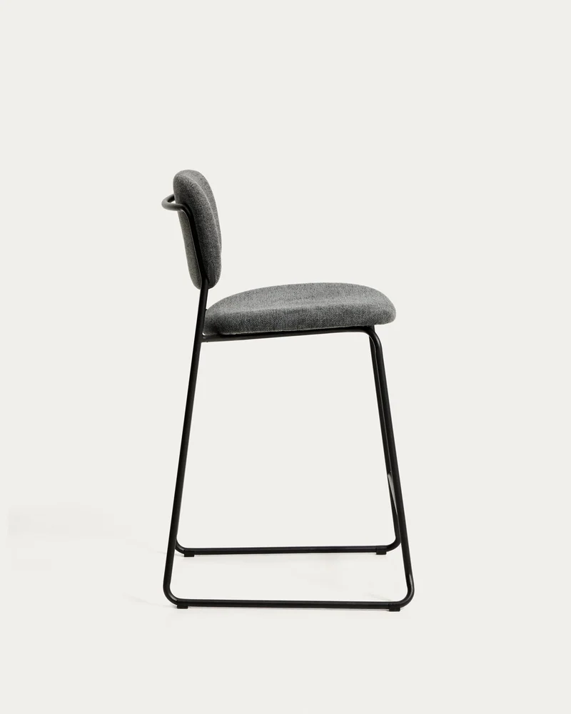 Stapelbarer Hocker Meli mit grauer Chenille und Beinen aus grauem Metall, FSC Mix Credit,