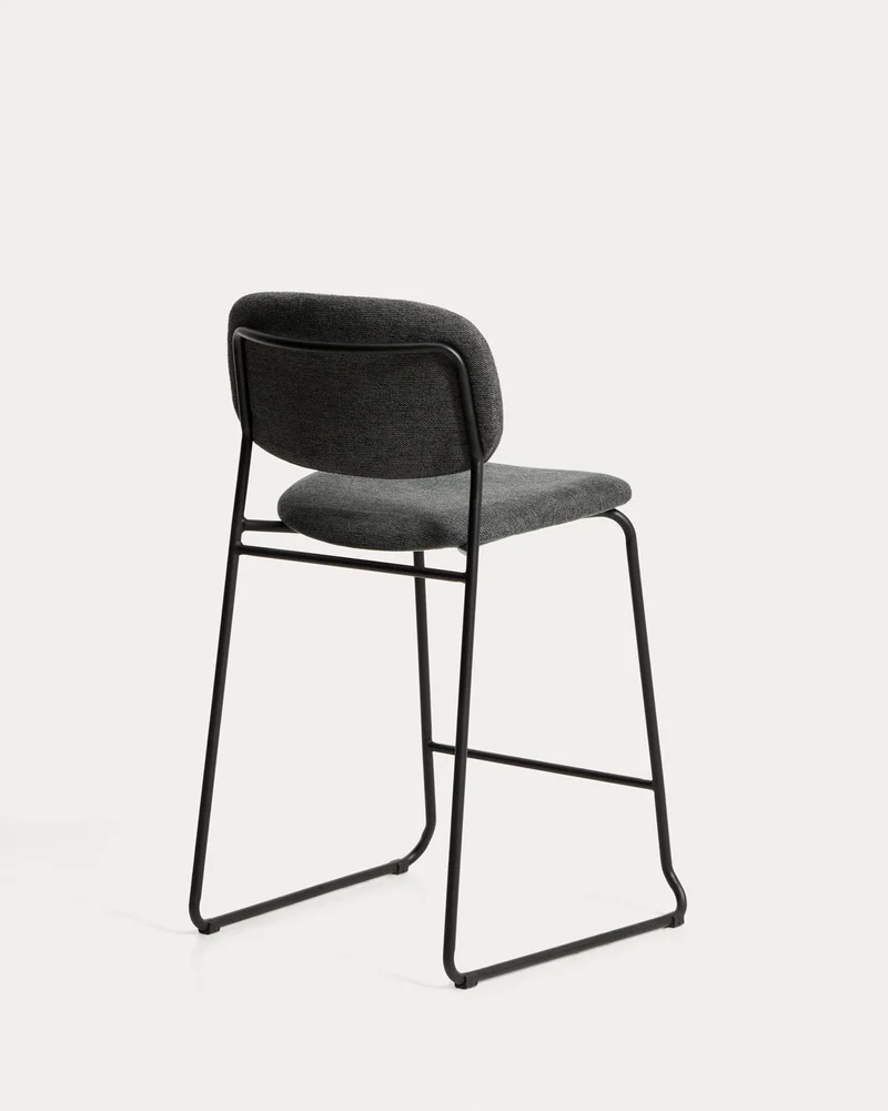 Stapelbarer Hocker Meli mit grauer Chenille und Beinen aus grauem Metall, FSC Mix Credit,