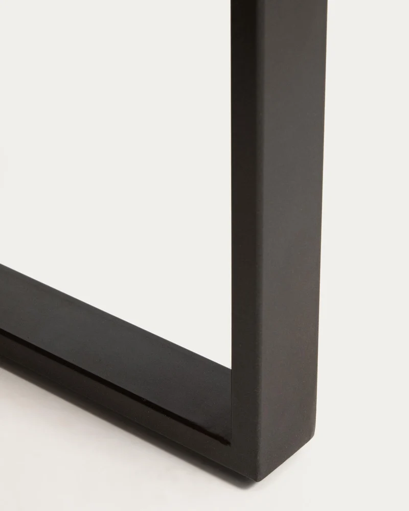 Couchtisch Uxue aus massivem Akazienholz mit Beinen aus schwarzem Stahl 130 x 64 cm