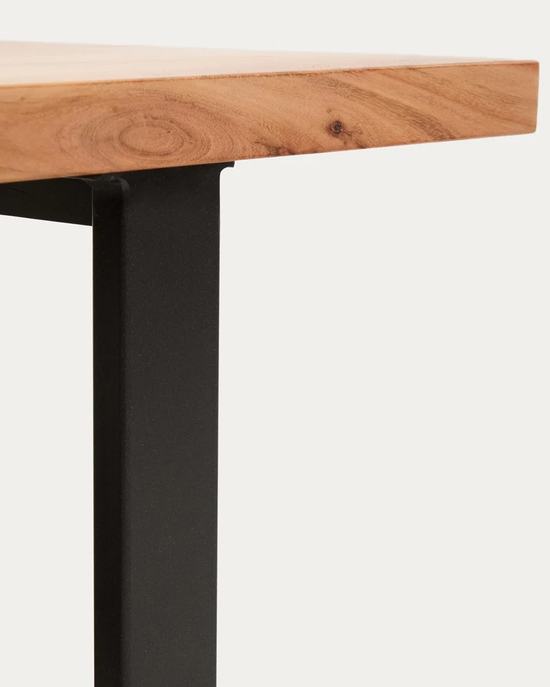 Couchtisch Uxue aus massivem Akazienholz mit Beinen aus schwarzem Stahl 130 x 64 cm