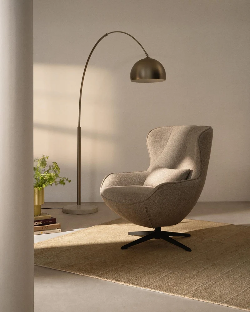 Drehsessel Sorile mit beiger Chenille und schwarz lackiertem Stahl, FSC 100 %